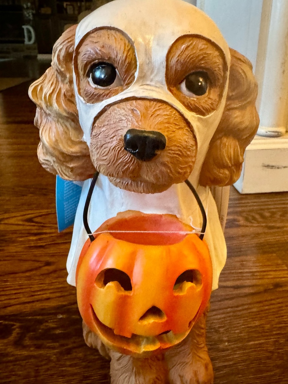 Spaniel Dog With Light Up Pumpkin Statue/Decor
Cutest Halloween Dog Ever!